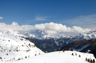 Alta Badia kayak alanında dağ yamaçları, Dolomitler