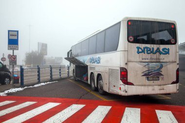 Verona, İtalya - Mar 03, 2018: Verona Villafranca Havaalanı 'nda bir otobüs