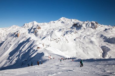 Alplerde kayak pistleri