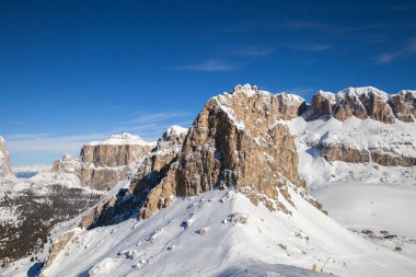 Canazei 'nin dağ kitlesi, Dolomitler