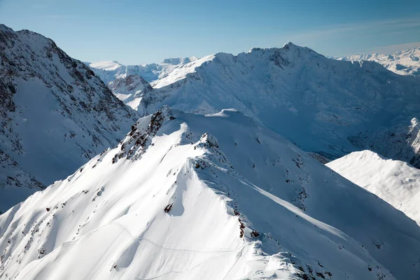 Alplerdeki Karlı Dağlar — Stok fotoğraf