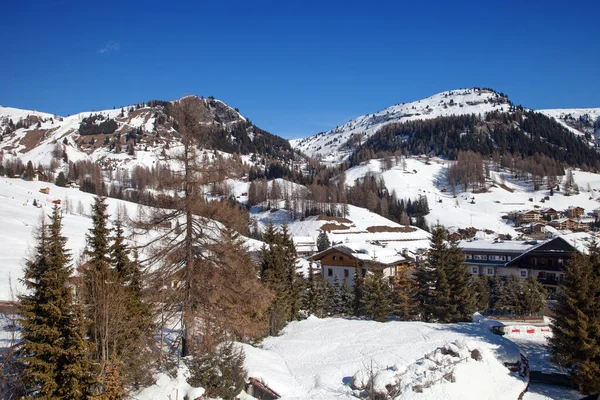 Villaggio Montagna Nelle Dolomiti Italiane Inverno — Foto Stock