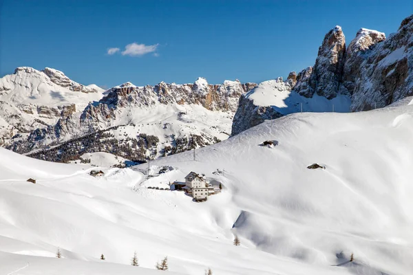 Krásná Zimní Krajina Domem Horách — Stock fotografie