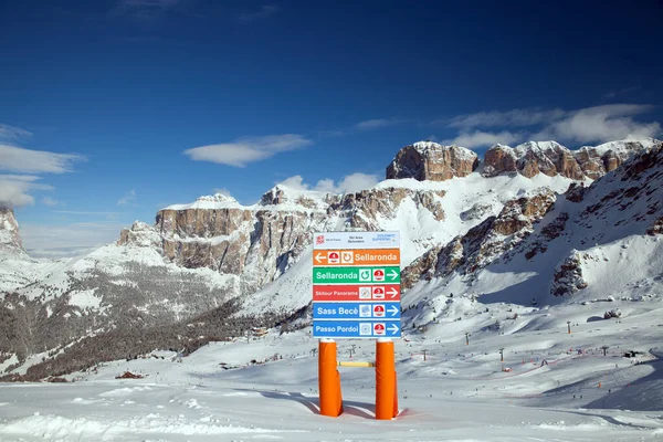 Canazei Itálie 2018 Ukazatele Sjezdovky Sellaronda Dolomity — Stock fotografie