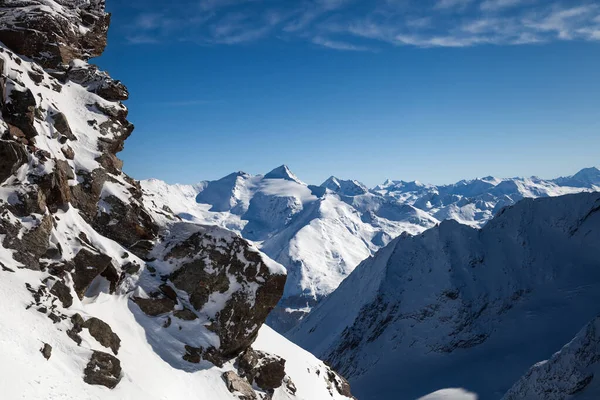 アルプスの石と雪の峰 — ストック写真