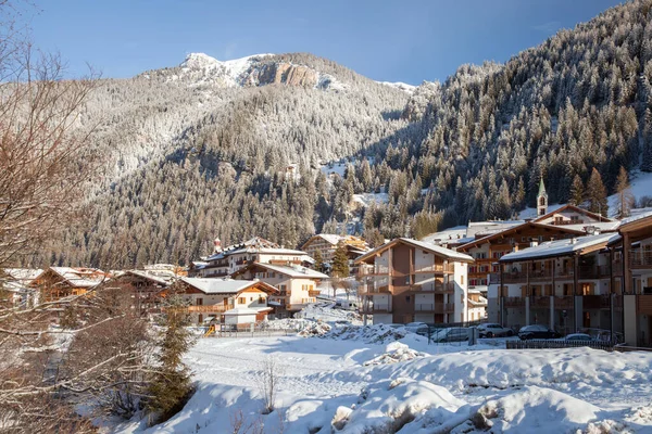 Bergdorf Italien Einem Sonnigen Wintertag — Stockfoto