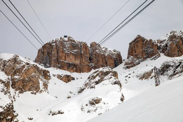 Vue Téléphérique Sass Pordoi Journée Hiver Depuis Station Inférieure Italie — Photo