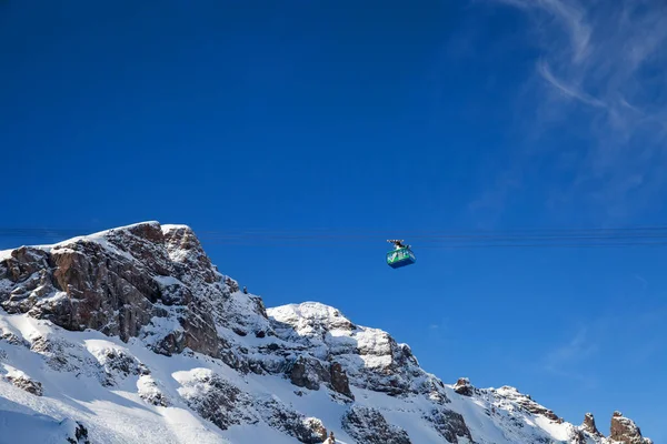 2018年3月4日 意大利Arabba Dolomites Arabba滑雪区缆车驾驶舱 — 图库照片