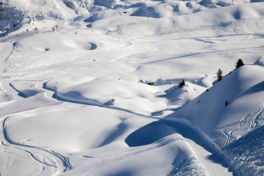 Güneşli bir günde Paradiski kayak bölgesi, La Plagne, Fransa