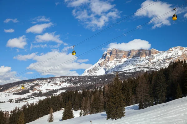 Alta Badia Italia Mar 2018 Teleférico Para Esquiadores Dolomitas —  Fotos de Stock