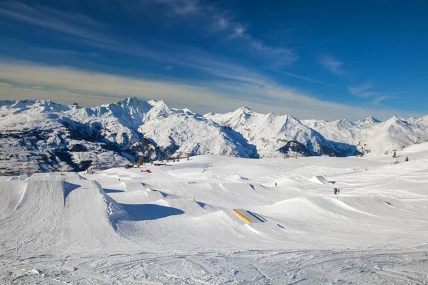 Saltos Nieve Nieve Parque Les Arcs Alpes Franceses — Foto de Stock