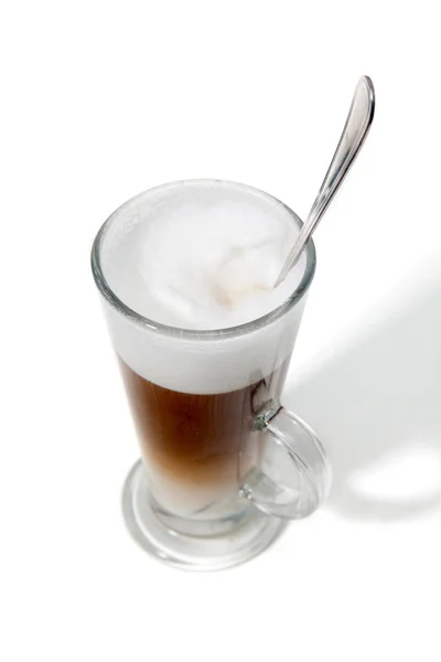 Latte Macchiato Koffie Witte Achtergrond — Stockfoto