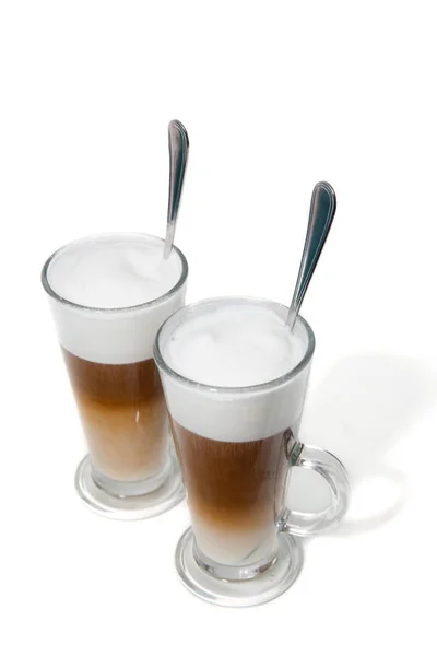 Δύο Φλιτζάνια Καφέ Macchiato Απομονώνονται Λευκό Φόντο — Φωτογραφία Αρχείου