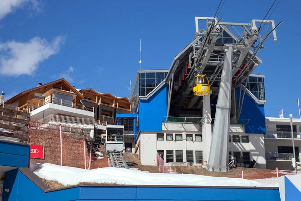 意大利拉维拉 2018年3月4日 阿尔塔巴迪亚滑雪区缆车站 — 图库照片