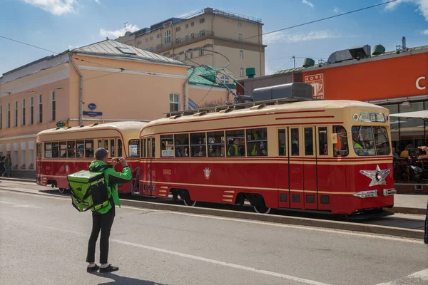 Moscow Russia Apr 2018 Man Taking Photo Old Soviet Tram — Stock Photo, Image