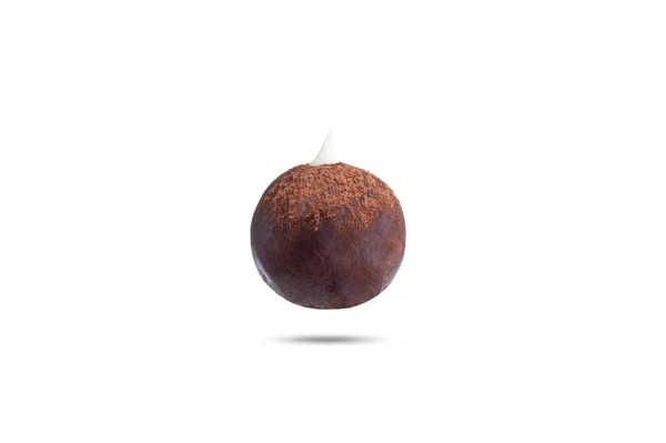 Pastel de papa bola de chocolate trufa aislado sobre fondo blanco —  Fotos de Stock