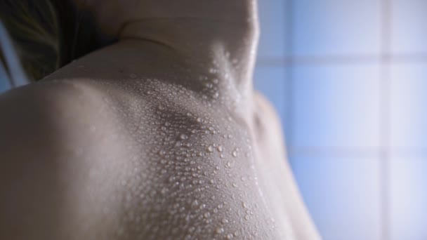 Droplets on wet skin of neck collarbone breast and shoulder — 비디오