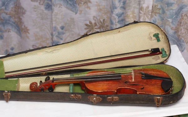 Violon Rouge Antique Cassé Pour Restauration Avec Dommages — Photo