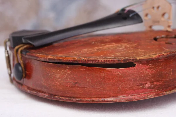 Зламана Антикварна Червона Скрипка Відновлення Пошкодженням — стокове фото
