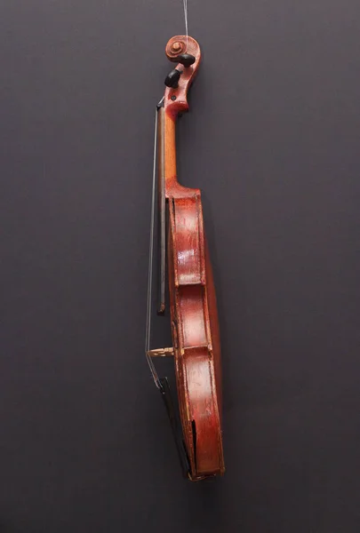 Violino Vermelho Antigo Quebrado Para Restauração Com Danos — Fotografia de Stock