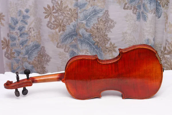 Violino Vermelho Antigo Quebrado Para Restauração Com Danos — Fotografia de Stock