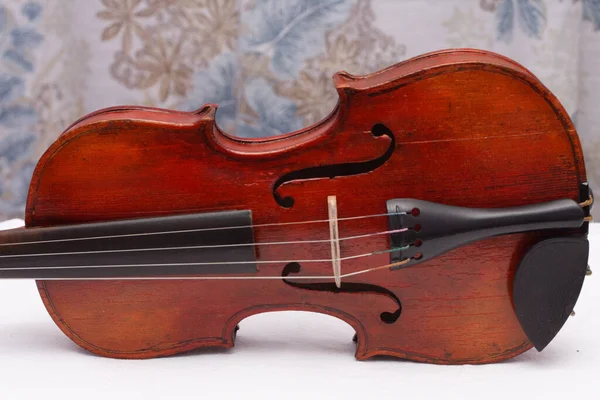 Violino Vermelho Antigo Quebrado Para Restauração Com Danos — Fotografia de Stock