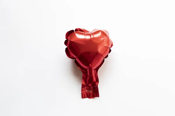 Red foil ballon heart on a white background - valentines day card — 스톡 사진