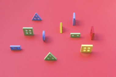 Pembe arka planda ahşap renkli geometrik şekiller