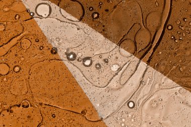 Kahverengi ve bej renkli arkaplanda yağ sızıntısı