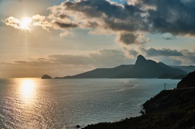 Vietnam adasında gün batımı