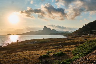 Vietnam adasında gün batımı