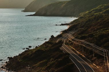 Vietnam 'da bir adada gün batımında gidilecek mükemmel bir yol.