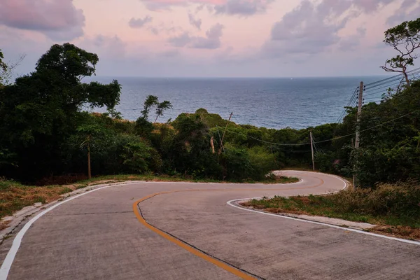 Curvy road on a thai island — Stock Photo, Image