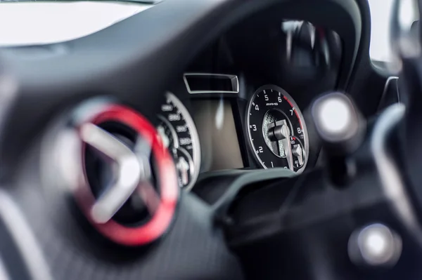 Rumänien, brasov sept 16, 2014: mercedes-benz a 45 2014 amg interior — Stockfoto