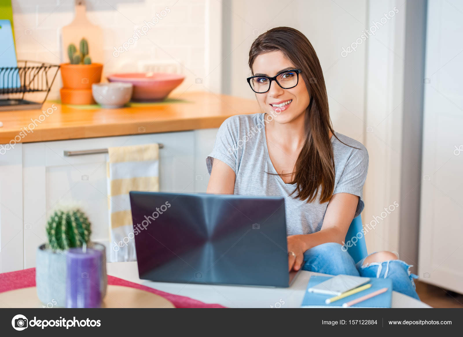 Коллеги девушки. Девушка программист. Hi работа. Hi работа. Hi работа.