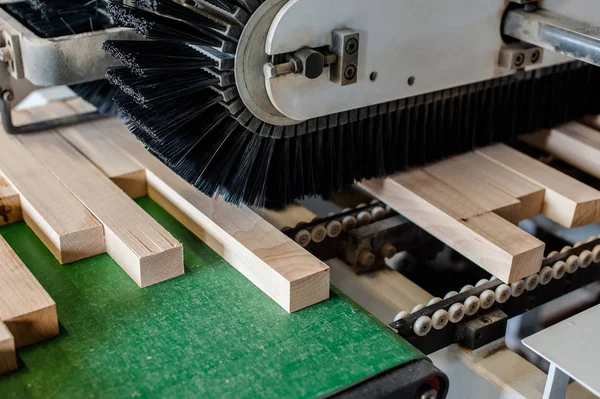 Pinceles eléctricos y madera para pulir . — Foto de Stock