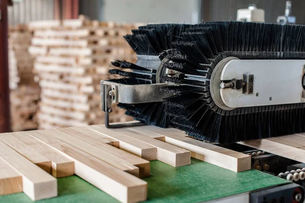 Pinceles eléctricos y madera para pulir . — Foto de Stock