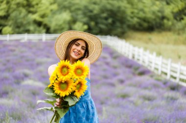 Bir çiçek alanları yürüme