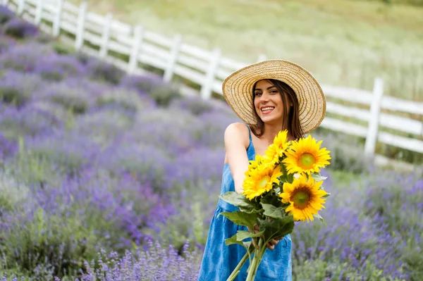 Blommor, natur och lycka — Stockfoto