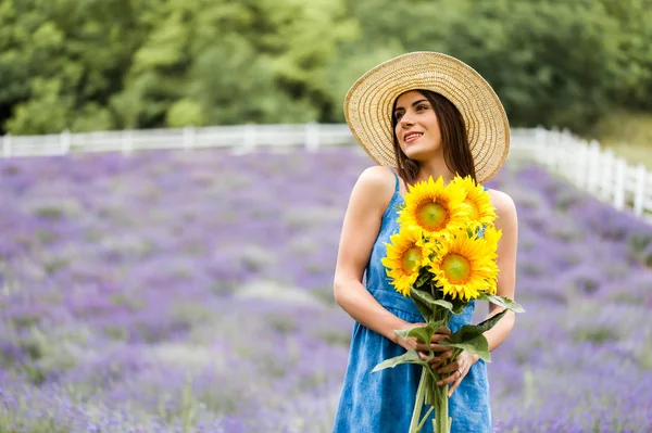 Terapi med blommor och sol. — Stockfoto