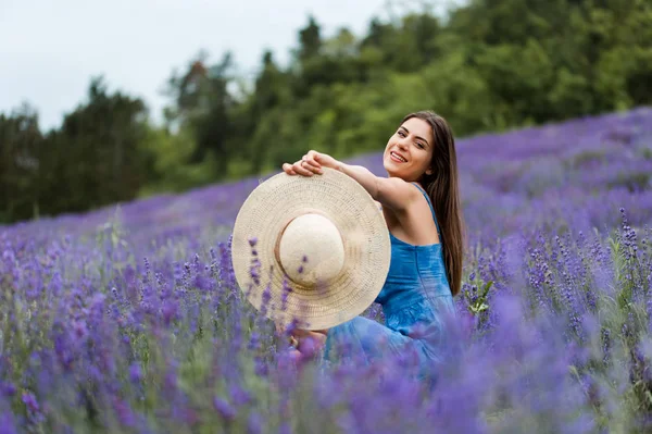 Ser juguetón en la naturaleza —  Fotos de Stock