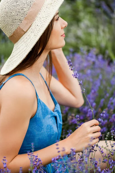 Surrounded by lavender perfume — Stock Photo, Image