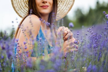 Havadaki lavanta parfüm