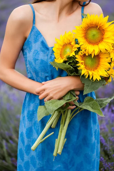 Therapie met bloemen en zon. — Stockfoto