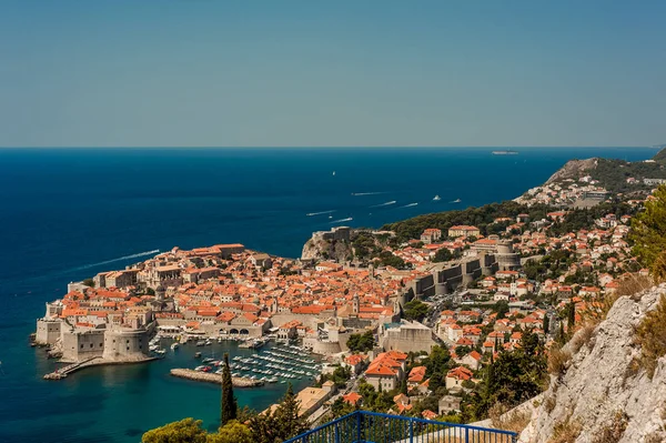 Dubrovnik Orașul vechi din Croația și Marea Adriatică, Coasta Dalmației . — Fotografie, imagine de stoc