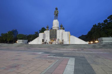Rama VI monument