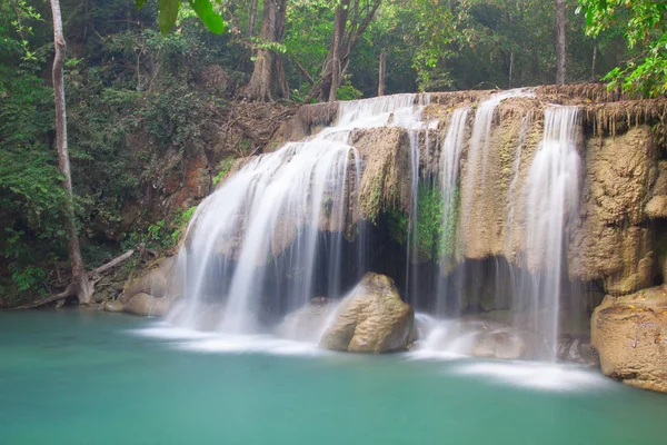 Cascata di Erawan, Parco Nazionale di Erawan a Kanchanaburi, Thailandia — Foto Stock