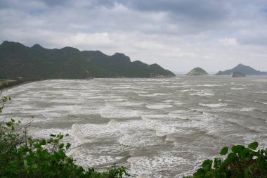 Fırtına kabarması Bangpoo Tayland at