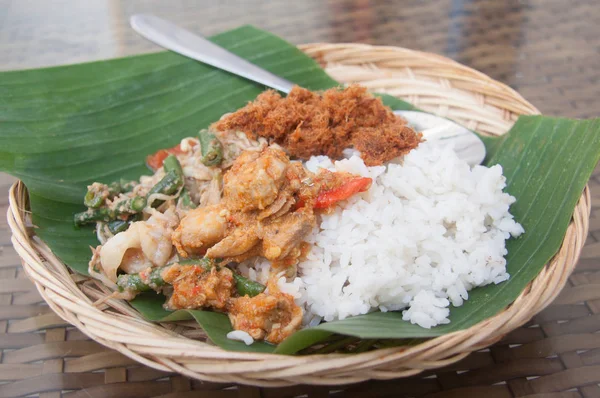 Masakan tradisional Bali. Sayuran dan Daging — Stok Foto