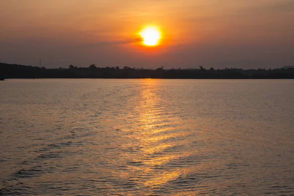 Схід сонця в морі — стокове фото